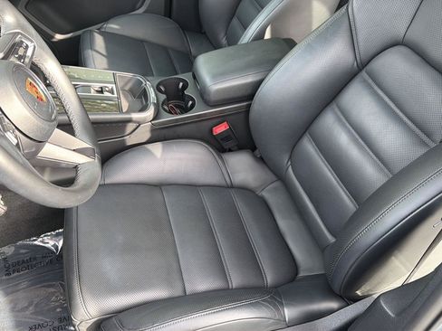 Used 2023 Porsche Macan Turbo AWD/4WD image 30