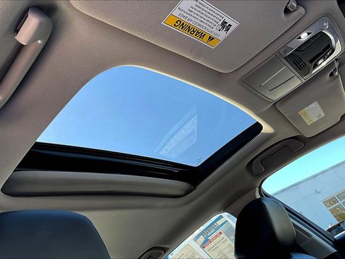 Used 2023 Acura TLX image 17