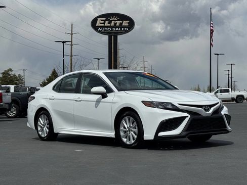 Used 2024 Toyota Camry SE FWD image 1