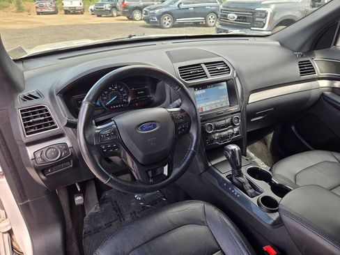 Used 2018 Ford Explorer XLT w/ Equipment Group 202A FWD image 14