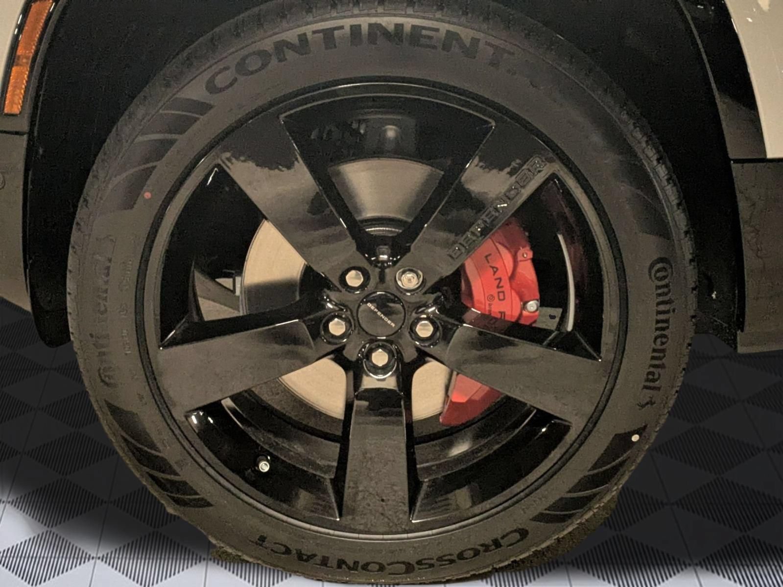 New 2026 Land Rover Defender 110 X AWD/4WD image 9