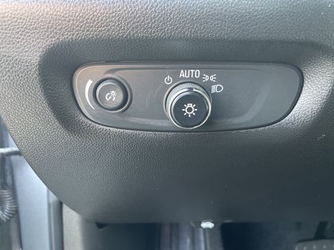 Used 2023 Chevrolet Traverse LT w/ Rear Camera Mirror Package AWD/4WD image 32
