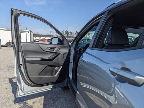 Used 2025 Chevrolet Equinox LT w/ Convenience Package II image 53