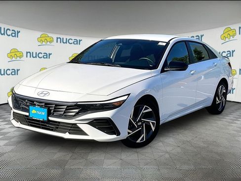Used 2025 Hyundai Elantra Sport FWD image 3