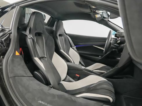 Used 2026 McLaren 750S Spider RWD image 17