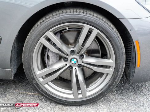 Used 2016 BMW 750i image 10