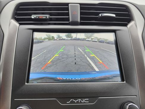 Used 2020 Ford Fusion SE FWD image 2