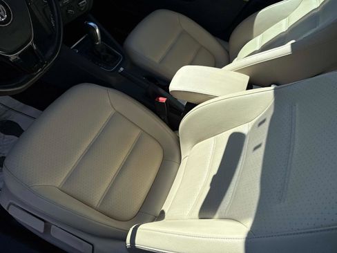 Used 2017 Volkswagen Jetta SE image 22
