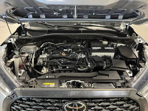 Used 2022 Toyota Corolla Cross LE w/ Moonroof Package AWD/4WD image 9