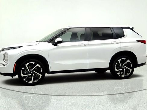 Used 2024 Mitsubishi Outlander SE Black Edition FWD image 8