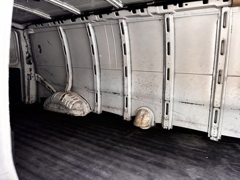 Used 2015 GMC Savana 2500 Extended image 14