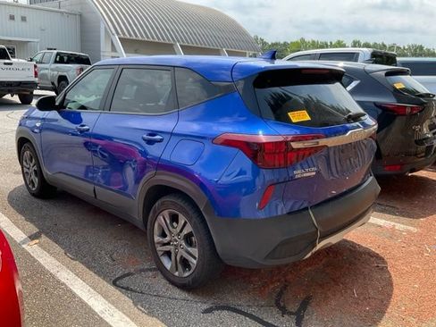 Used 2023 Kia Seltos LX AWD/4WD image 4