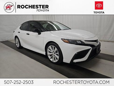 Used 2021 Toyota Camry SE w/ Cold Weather Package AWD/4WD image 1