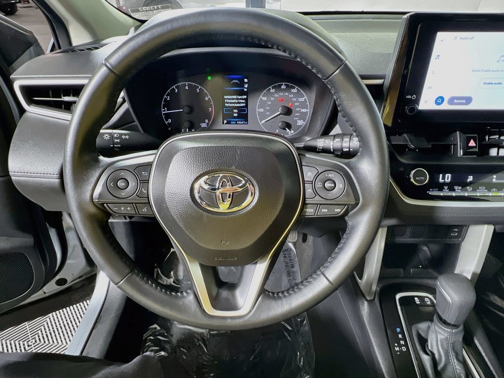 Certified 2025 Toyota Corolla Cross LE FWD image 10