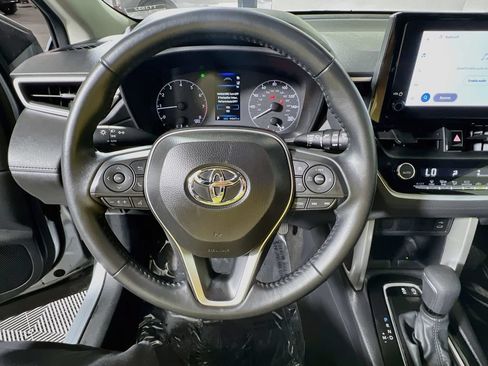 Certified 2025 Toyota Corolla Cross LE FWD image 10
