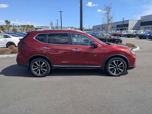 Used 2019 Nissan Rogue SL w/ Premium Package image 2