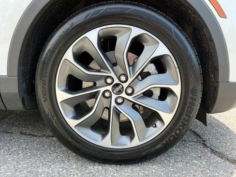 Used 2022 Lincoln Nautilus Reserve image 13