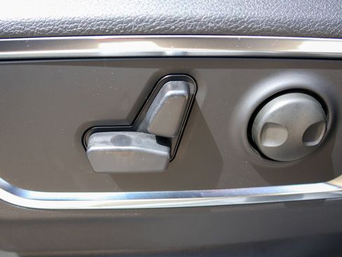 New 2026 RAM 1500 Laramie AWD/4WD image 5