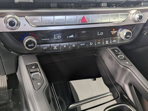 Used 2024 Kia Telluride EX w/ EX Captain's Chair Package FWD image 20