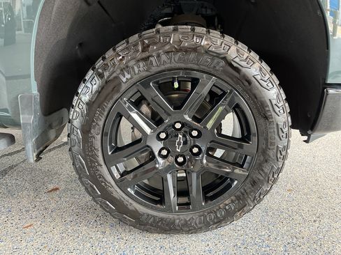 Used 2025 Chevrolet Silverado 1500 LT Trail Boss w/ Convenience Package II AWD/4WD image 36