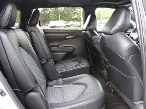 Used 2022 Toyota Highlander XSE image 15