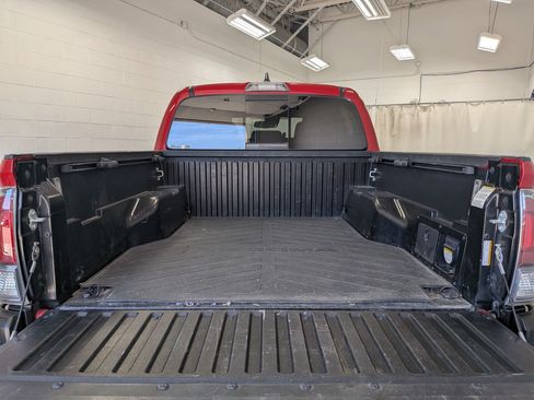 Used 2022 Toyota Tacoma TRD Off-Road AWD/4WD image 31