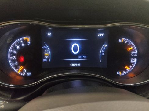 Used 2019 Jeep Grand Cherokee Laredo AWD/4WD image 23