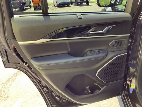 New 2023 Jeep Grand Cherokee Trailhawk w/ Luxury Tech Group III image 27