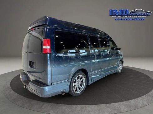 Used 2017 Chevrolet Express 2500 RWD image 6