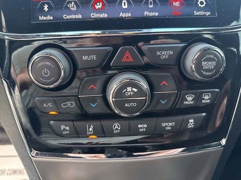 Used 2021 Jeep Grand Cherokee Laredo X AWD/4WD image 19