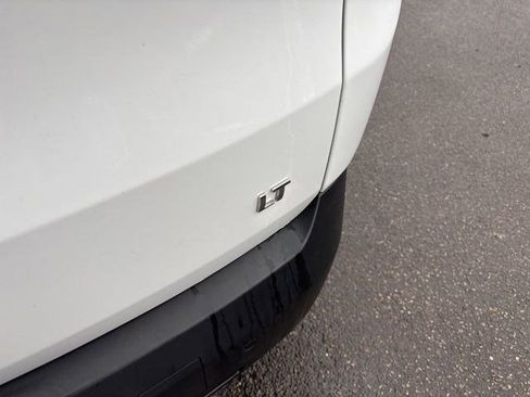 Used 2023 Chevrolet Traverse LT image 51