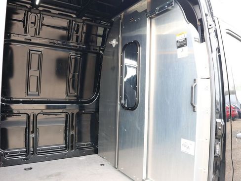 Used 2024 Mercedes-Benz Sprinter 2500 w/ Acoustic Package image 25