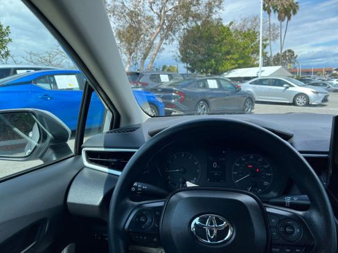 Used 2025 Toyota Corolla LE FWD image 34