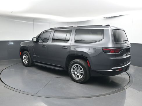 Used 2024 Jeep Wagoneer 2WD image 3