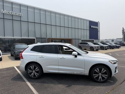 Used 2023 Volvo XC60 B5 Plus w/ Climate Package AWD/4WD image 3