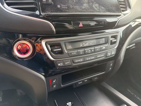 Certified 2025 Honda Ridgeline Black Edition image 34