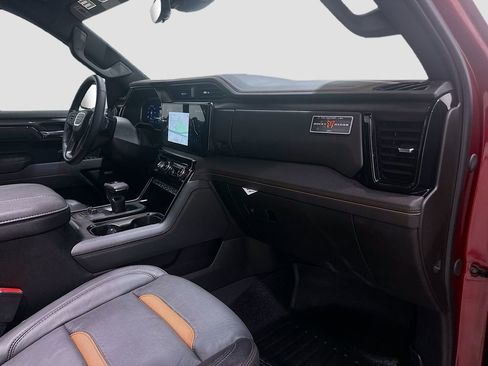 Used 2025 GMC Sierra 1500 AT4 w/ AT4 Premium Package AWD/4WD image 31
