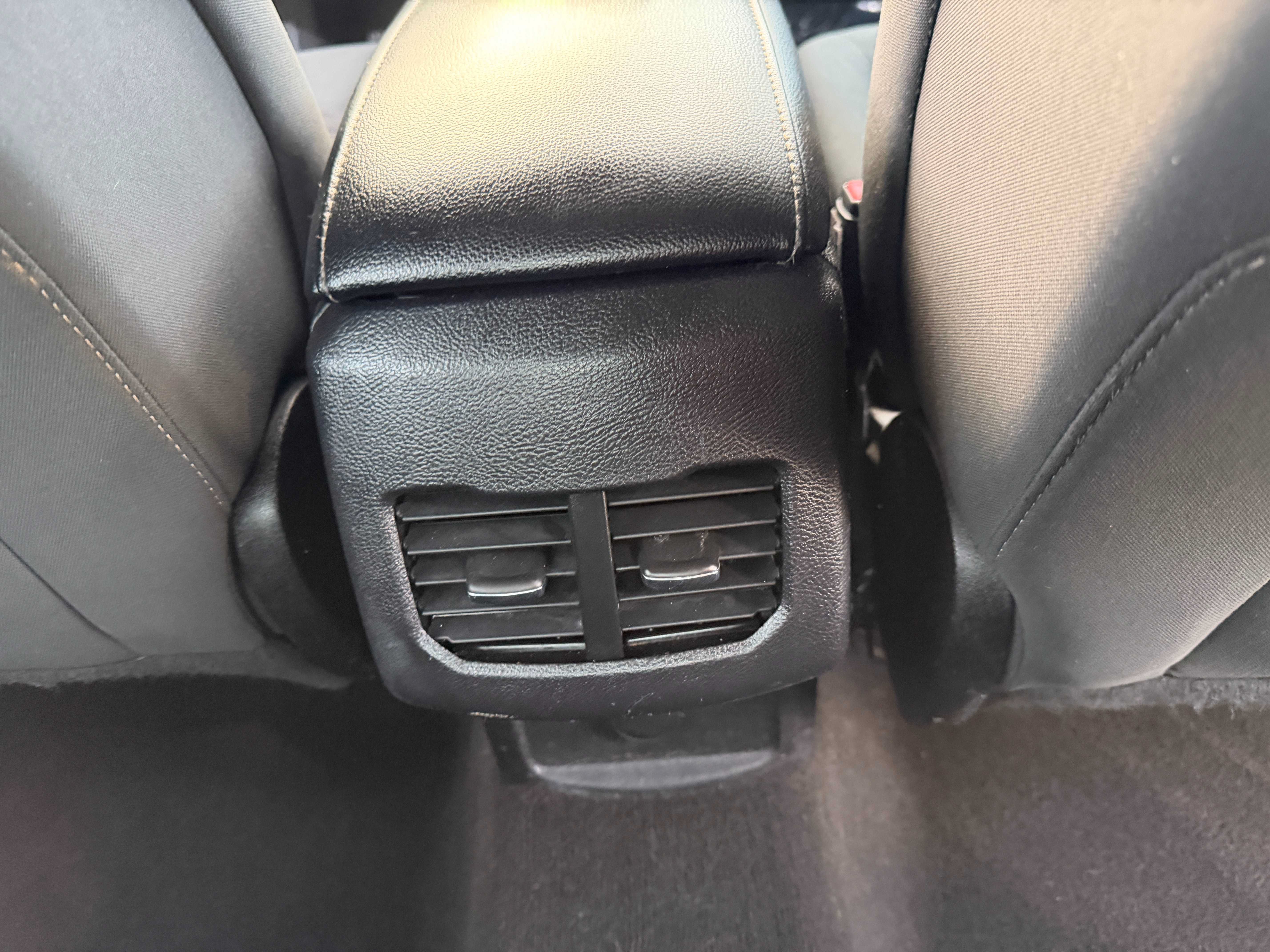 Used 2019 Ford Fusion SE FWD image 13