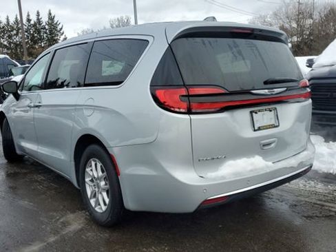Certified 2024 Chrysler Pacifica Touring-L image 25