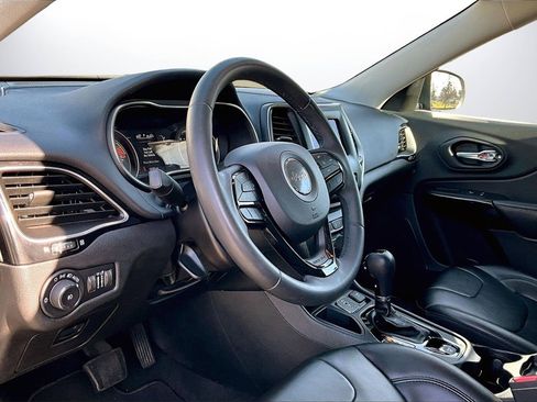 Certified 2020 Jeep Cherokee Latitude Plus image 16