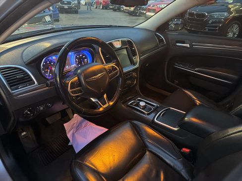 Used 2018 Chrysler 300 Touring L image 29