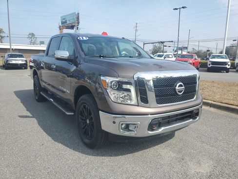 Used 2018 Nissan Titan SL image 8