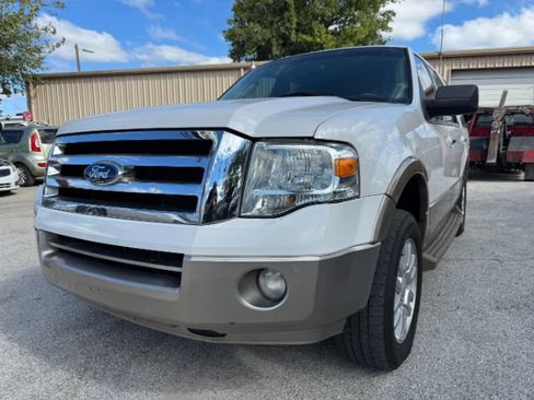 Used 2013 Ford Expedition XLT image 1