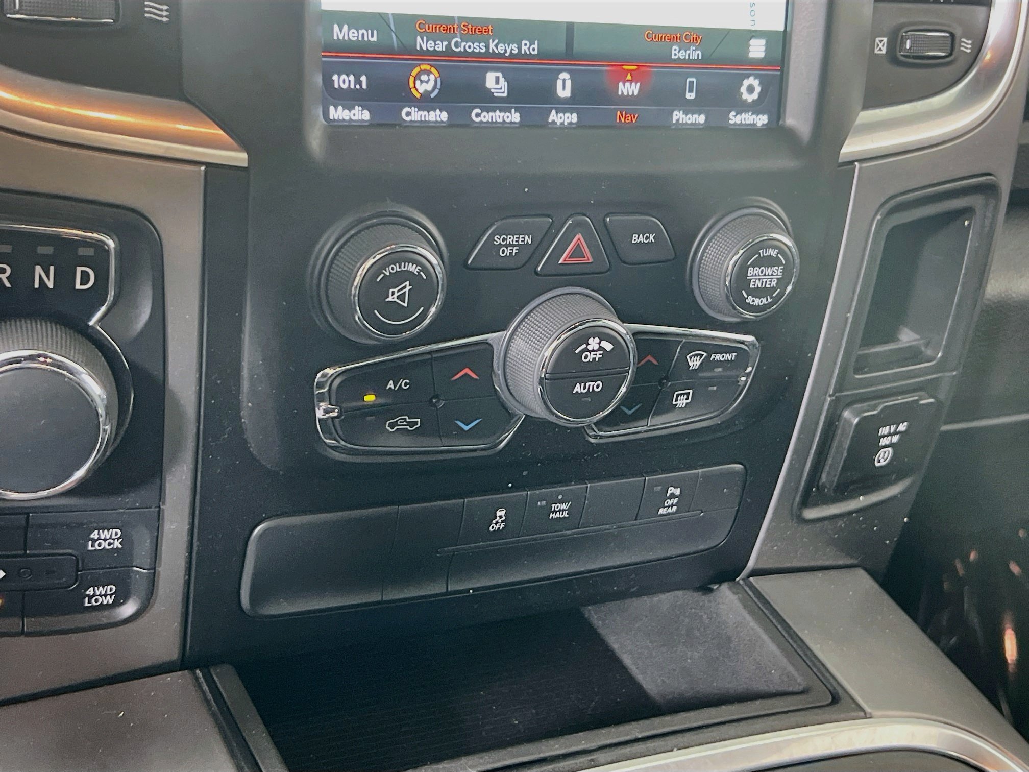 Used 2021 RAM 1500 Warlock w/ Luxury Group AWD/4WD image 16