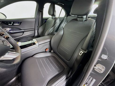Used 2025 Mercedes-Benz C 300 4MATIC Sedan image 5