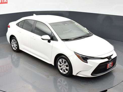 Used 2024 Toyota Corolla LE FWD image 21