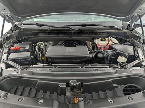 Used 2025 GMC Yukon XL AT4 w/ AT4 Premium Package image 9