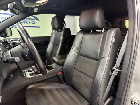 Used 2021 Jeep Grand Cherokee Laredo X AWD/4WD image 11