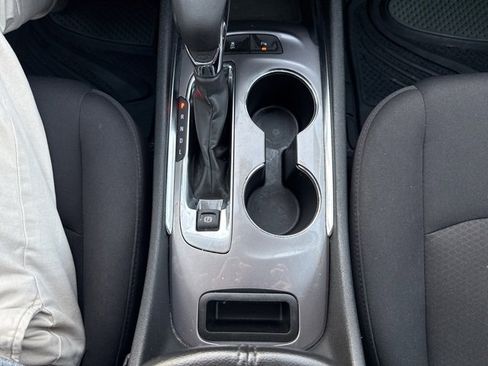 Used 2024 Chevrolet Malibu LT image 24