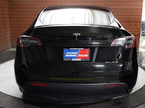 Used 2023 Tesla Model Y Long Range image 2